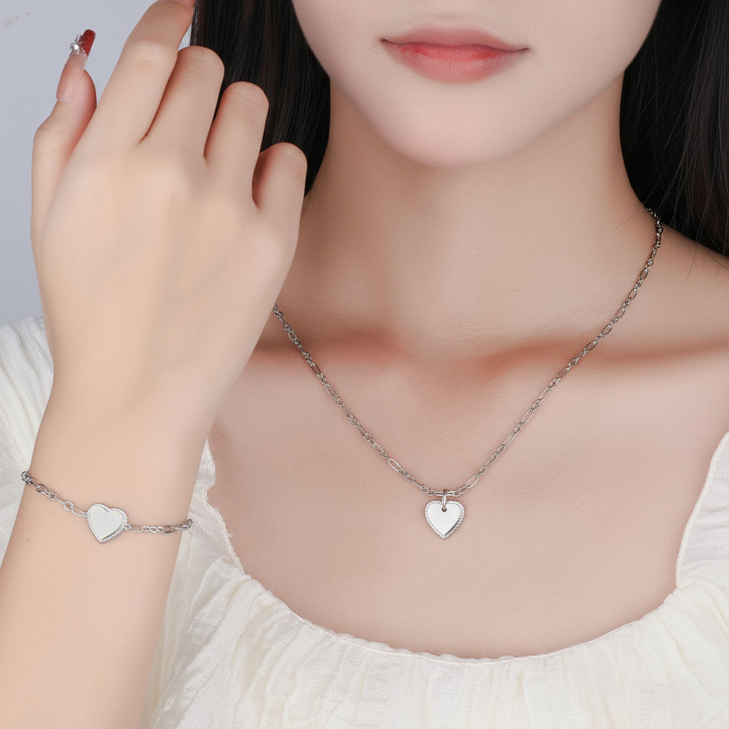 Zilver collier met hartje