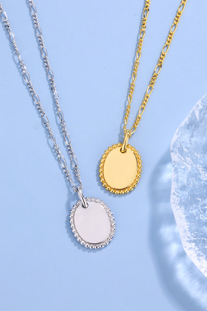 Zilveren collier met ovale hanger