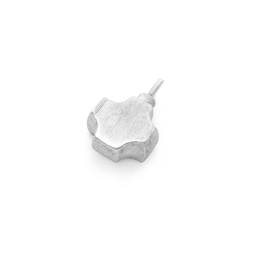 Pendentif croix en argent. Hauteur 23 mm, largeur 14 mm et épaisseur 7 mm. Mat