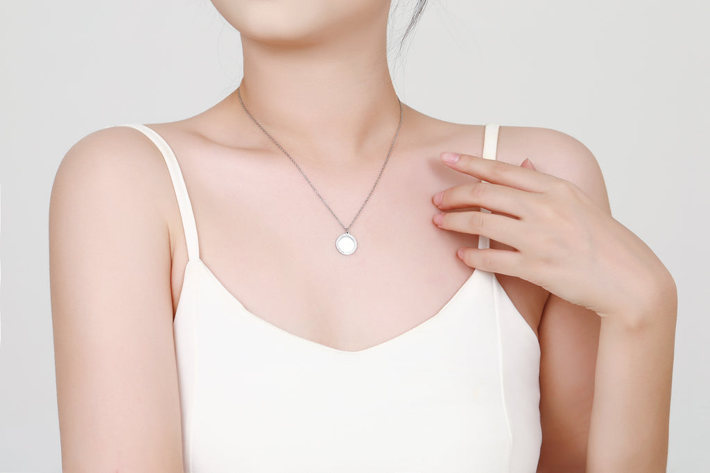 Stainless steel collier met ronde hanger kristal