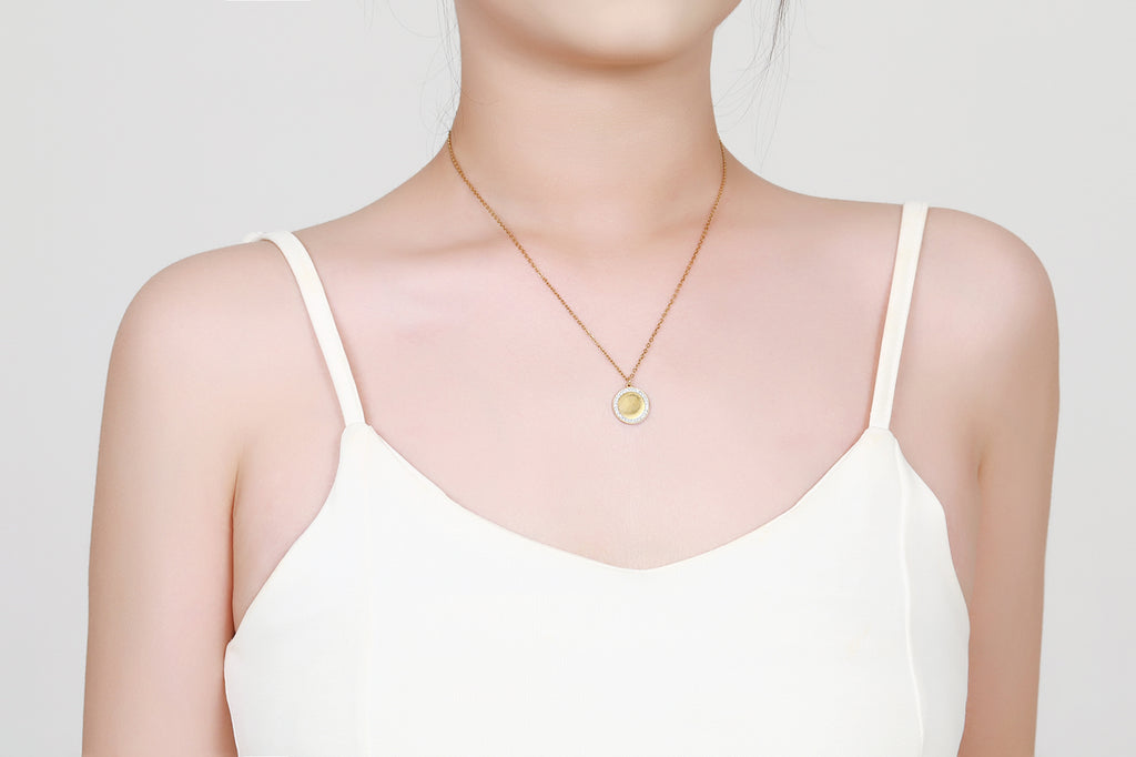 Stainless steel collier met ronde hanger kristal goldplated